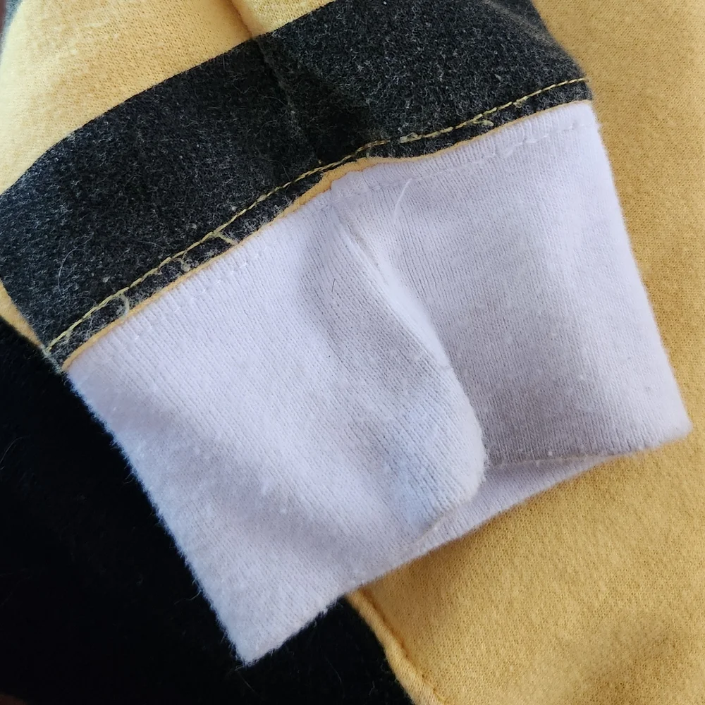 🎈2/$15 L.O.L. Doll zip up hoodie (Girls Medium)